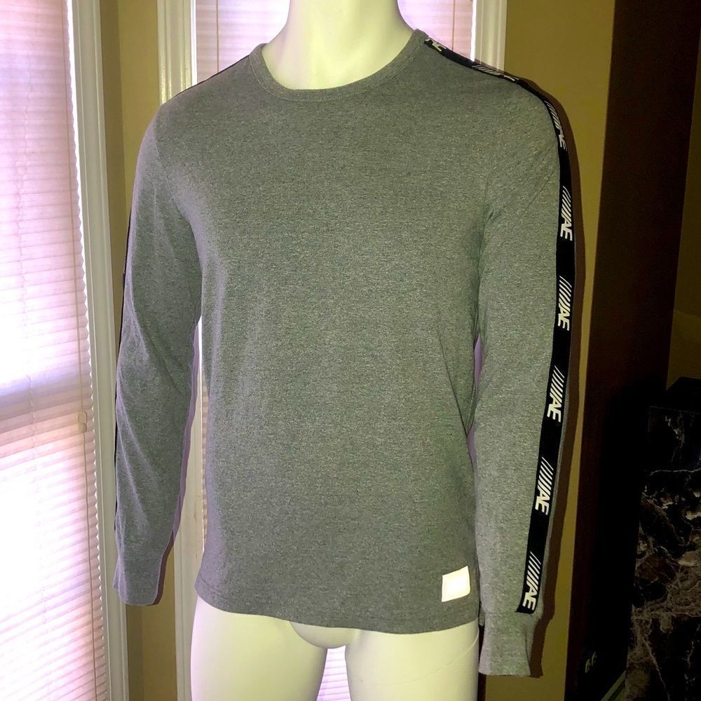 American Eagle Outfitter Long Sleeve Pullover